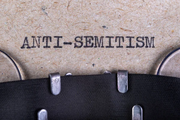 La palabra antisemitismo escrita en letra de máquina de escribir. Las inscripciones — Foto de Stock