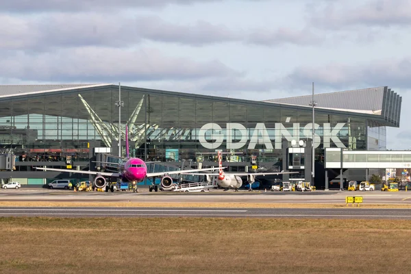 Gdansk, Pommeren / Polen - 05 februari 2020: vliegveld van Gdansk — Stockfoto