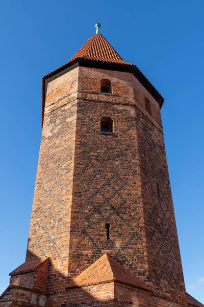 Lebork, pomorskie / Polsko - únor, 07, 2020: Stará věž — Stock fotografie