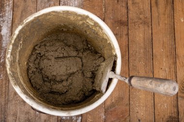 Şal ve havan topu duvar ustalığı için hazırlandı. Ev yapmak için aksesuarlar. Hafif arkaplan.