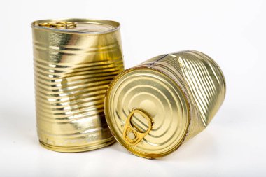 Ezilmiş konserve ve yiyecek. Eski konserve yiyecekler. Hafif arkaplan.