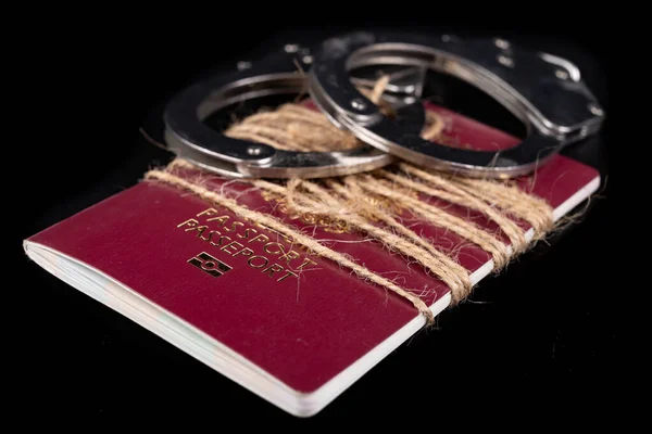 Passaporte Amarrado Com Cordas Algemas Nenhuma Viagem Durante Pandemias Fundo — Fotografia de Stock