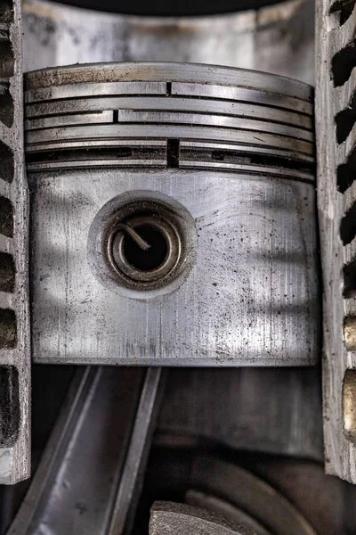 Bölgede Dört Felçli Içten Yanmalı Motor Görünüyor Petrol Motoru Pistonu — Stok fotoğraf