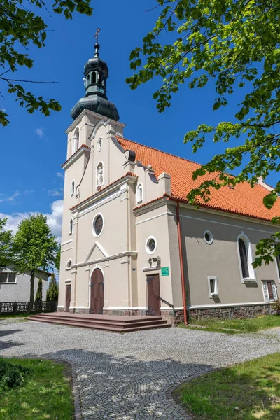 Sumin Pommern Polen Mai 2020 Restaurierte Kirche Einem Kleinen Dorf — Stockfoto