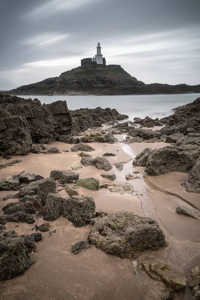 Paysage du phare avec ciel orageux — Photo