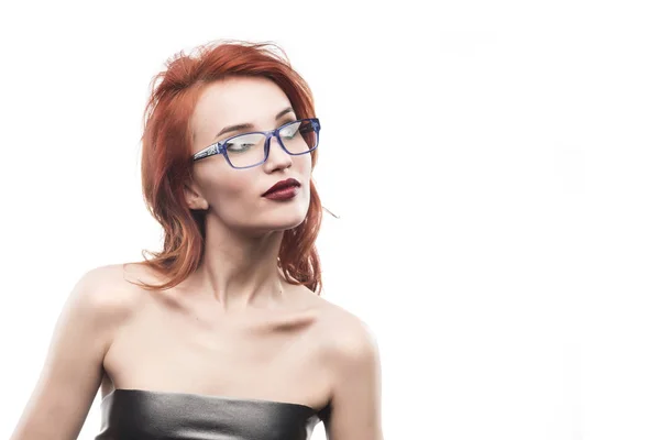 Gafas graduadas mujer retrato aislado en blanco —  Fotos de Stock