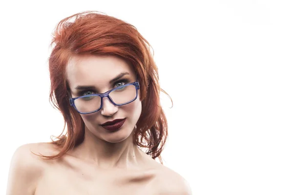 Okulary okulary portret kobieta na białym tle — Zdjęcie stockowe
