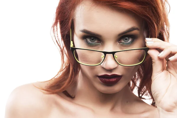 Brýle brýle žena portrét izolované na bílém. — Stock fotografie