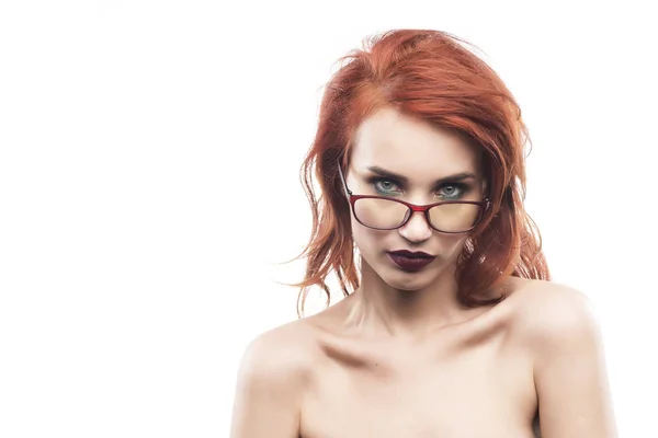Occhiali da vista donna ritratto isolato su bianco. Spettacolo fram — Foto Stock