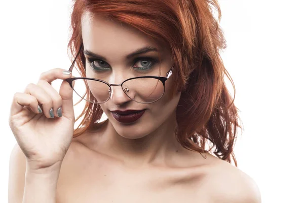 Szemüveg szemüveg nő portré elszigetelt fehér. Látvány fram — Stock Fotó
