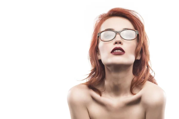 Gafas graduadas mujer retrato aislado en blanco —  Fotos de Stock