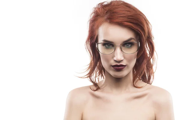眼镜眼镜女人肖像上白色孤立 — 图库照片