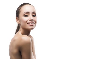 beyaz zemin üzerinde çekici genç kız