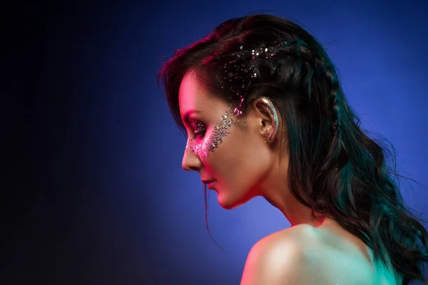 Portrait of gorgeous glam girl, artistic glittering make-up on a — Stock Photo, Image