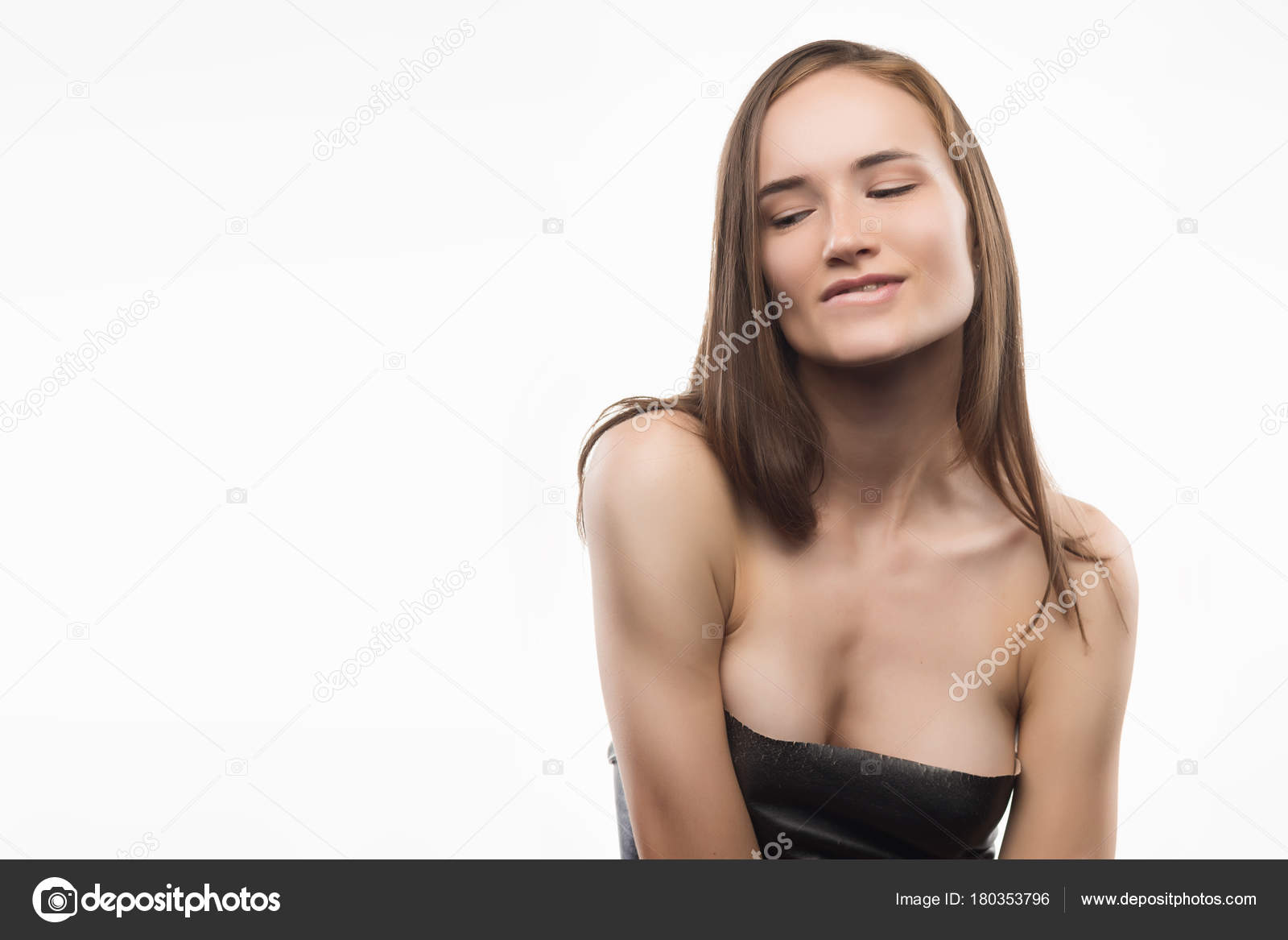 gym slut milf kimberly kole nude girls with glasses biting lower lip