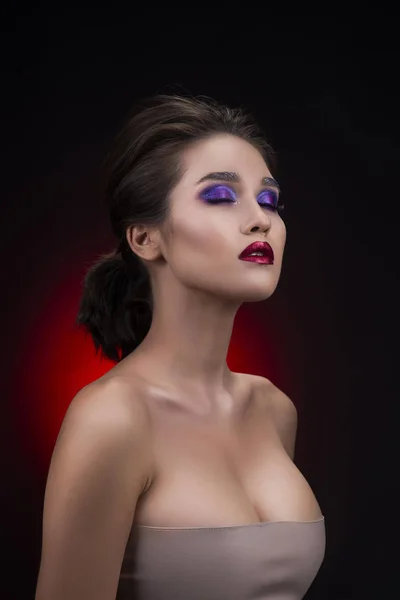 Retrato de um bela Grande breasted ásia menina vestindo profundidade dec — Fotografia de Stock