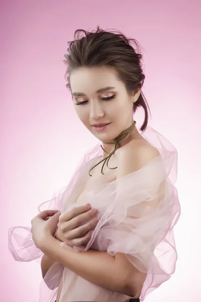 Beautiful smiling young big breast asian girl wearing pink veil — Stock Photo, Image