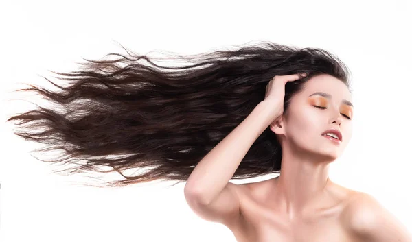 Mooie Brunette Naakte Schouders Meisje Met Vliegende Horizontaal Zijwaarts Haar — Stockfoto