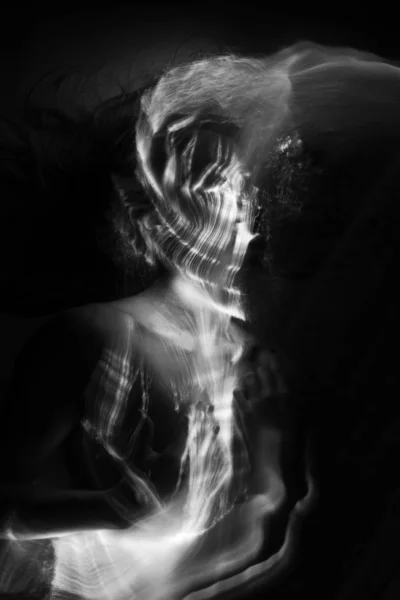 개념적 인 모노크롬 블랙 과 흰색 아방가르드 초상화 — 스톡 사진