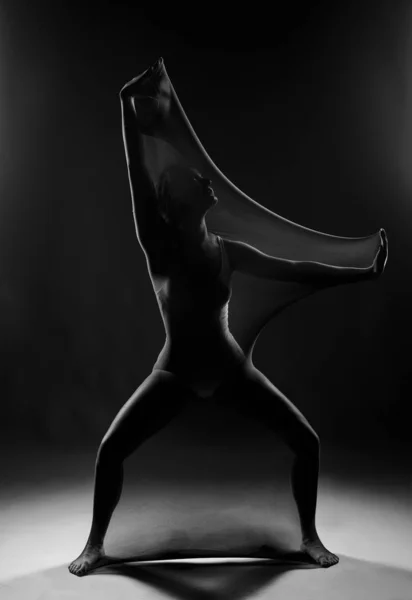 Slim girl wearing a white bodysuit dances a modern avant garde d — Stock Photo, Image