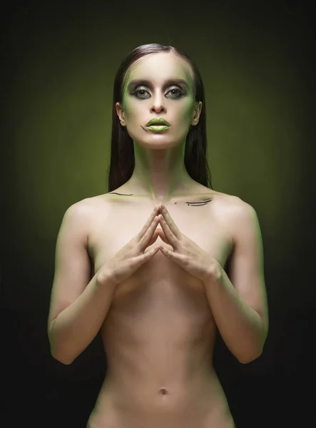 Vacker Smal Topless Tjej Med Avant Garde Makeup Sensuellt Poserar — Stockfoto