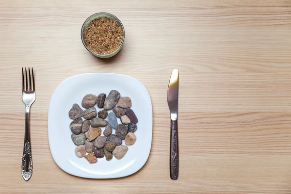 Каменная еда на столе — стоковое фото