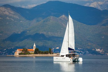 Tivat Bay yelkenli katamaran