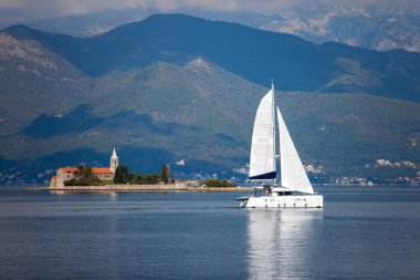 Tivat Bay yelkenli katamaran