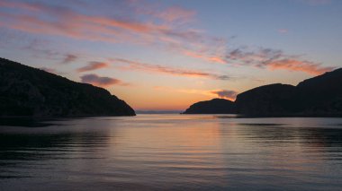 Huzurlu günbatımı görüntü