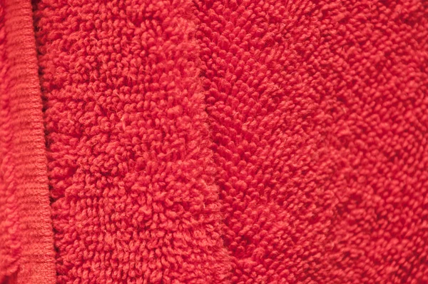 Vlnité suché osušky červené barvy v koupelně detail — Stock fotografie