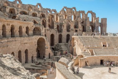 Tunus, El Jem öğleden sonra harap Colosseum
