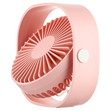 Açık pembe masaüstü Usb masaüstü vantilatörü beyaz arkaplanda izole edildi. Yükseltilmiş pervanelerle üç çeyrek manzara