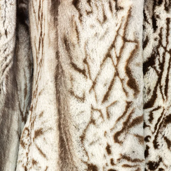 Природный Бежевый Коричневый Блестящий Мех Текстуры Большими Пятнами Красивые Складки — стоковое фото