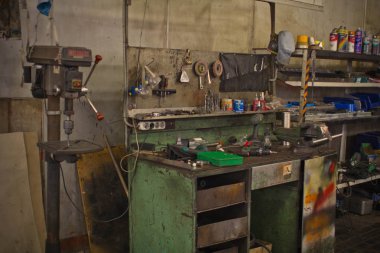 Çeşitli el aletleri ile atölye takım tahtası f