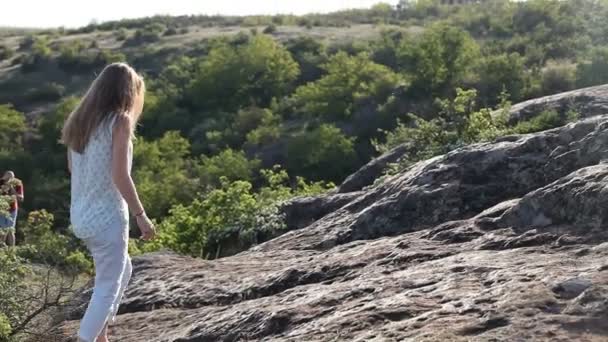 Toerisme op de natuur — Stockvideo