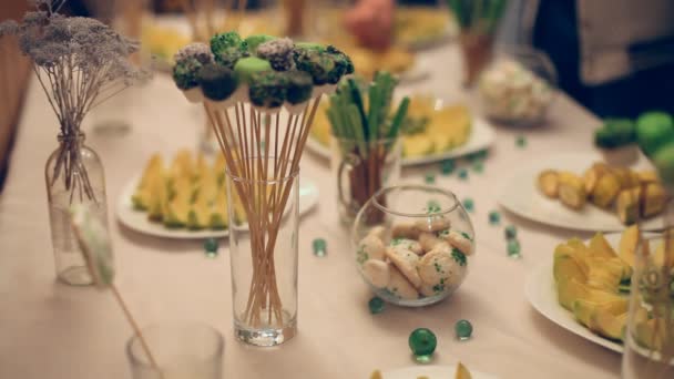 Desserts voor bruiloft — Stockvideo