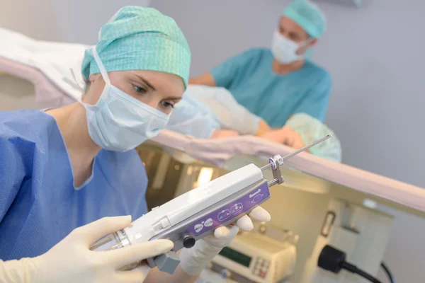 Chirurgie bij het ziekenhuis en ziekenhuis — Stockfoto