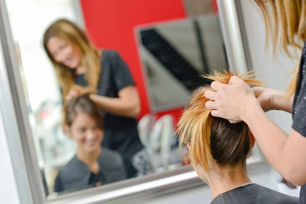 Viagem para os cabeleireiros — Fotografia de Stock