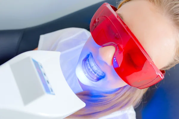 Kobieta o dentystycznych xray — Zdjęcie stockowe