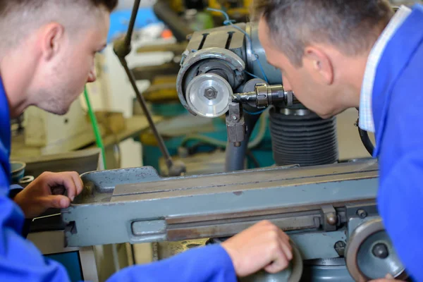 Fixing a motor and workshop — Stock Photo, Image