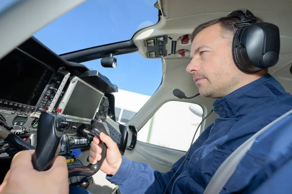 Piloto em aeronaves e piloto — Fotografia de Stock