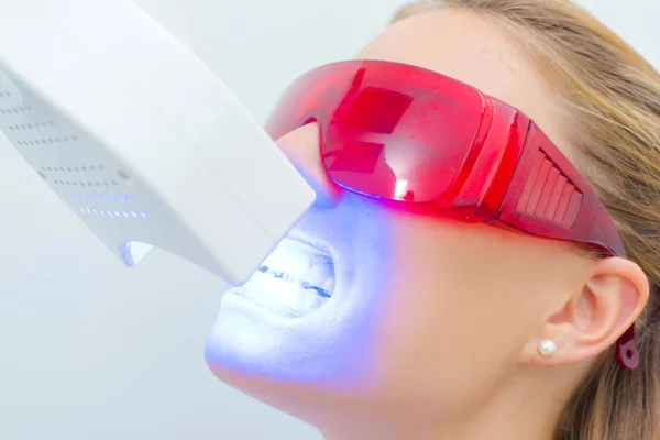 Flicka med dental xray — Stockfoto