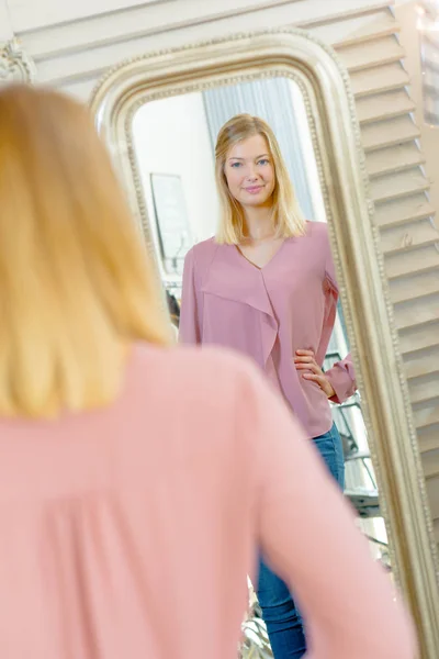 Girl looking in mirror — Stock Photo, Image