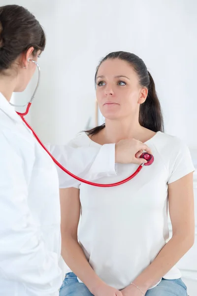 Konsultation von Patient und Arzt — Stockfoto