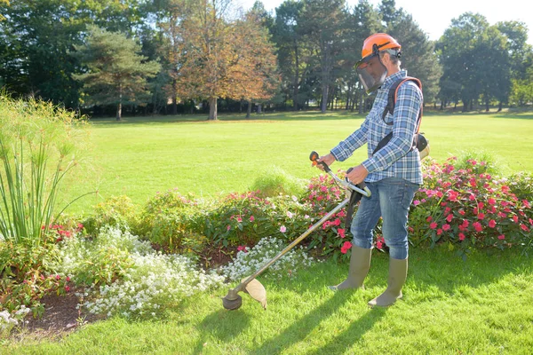 Zahradník, pracovat na zahradě — Stock fotografie
