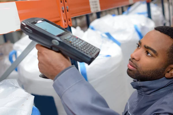 Worker scanning the product — Stock Photo, Image