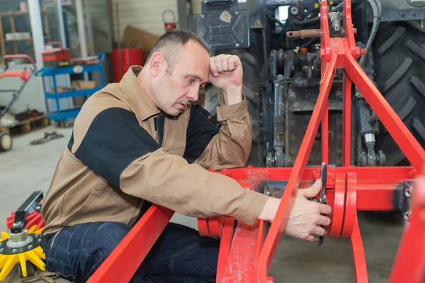 Agricultural mechanic looking stressed — Stock Photo, Image
