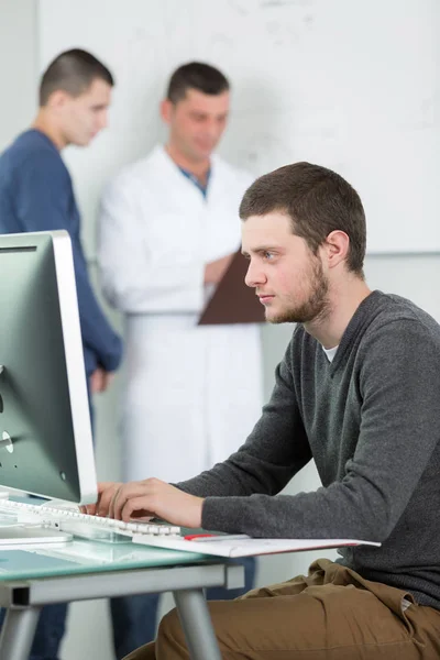 Estudante no trabalho — Fotografia de Stock