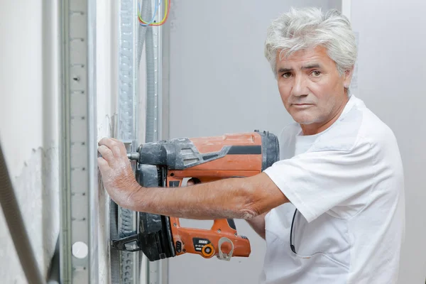 Drilling into the wall — Stock Photo, Image