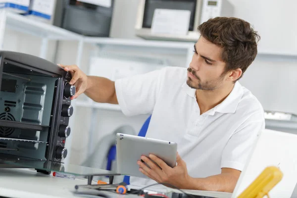 Attractive repairman concentrated at work — Stock Photo, Image